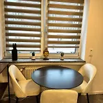 Modern 3 Apartment *